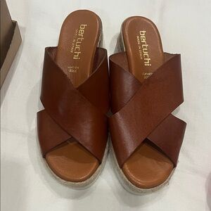 Bertucci Women's Tan Leather Mules